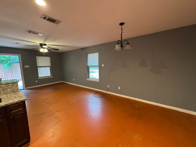Foto del edificio - Lacy Lakeview Duplex