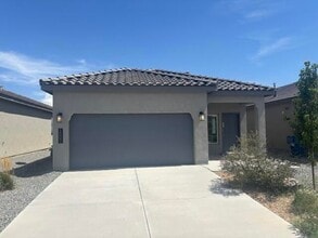 Building Photo - 1502 Calle Oeste NW
