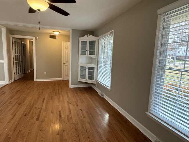 Building Photo - Large Updated Brick Home, Hardwood, SS App...