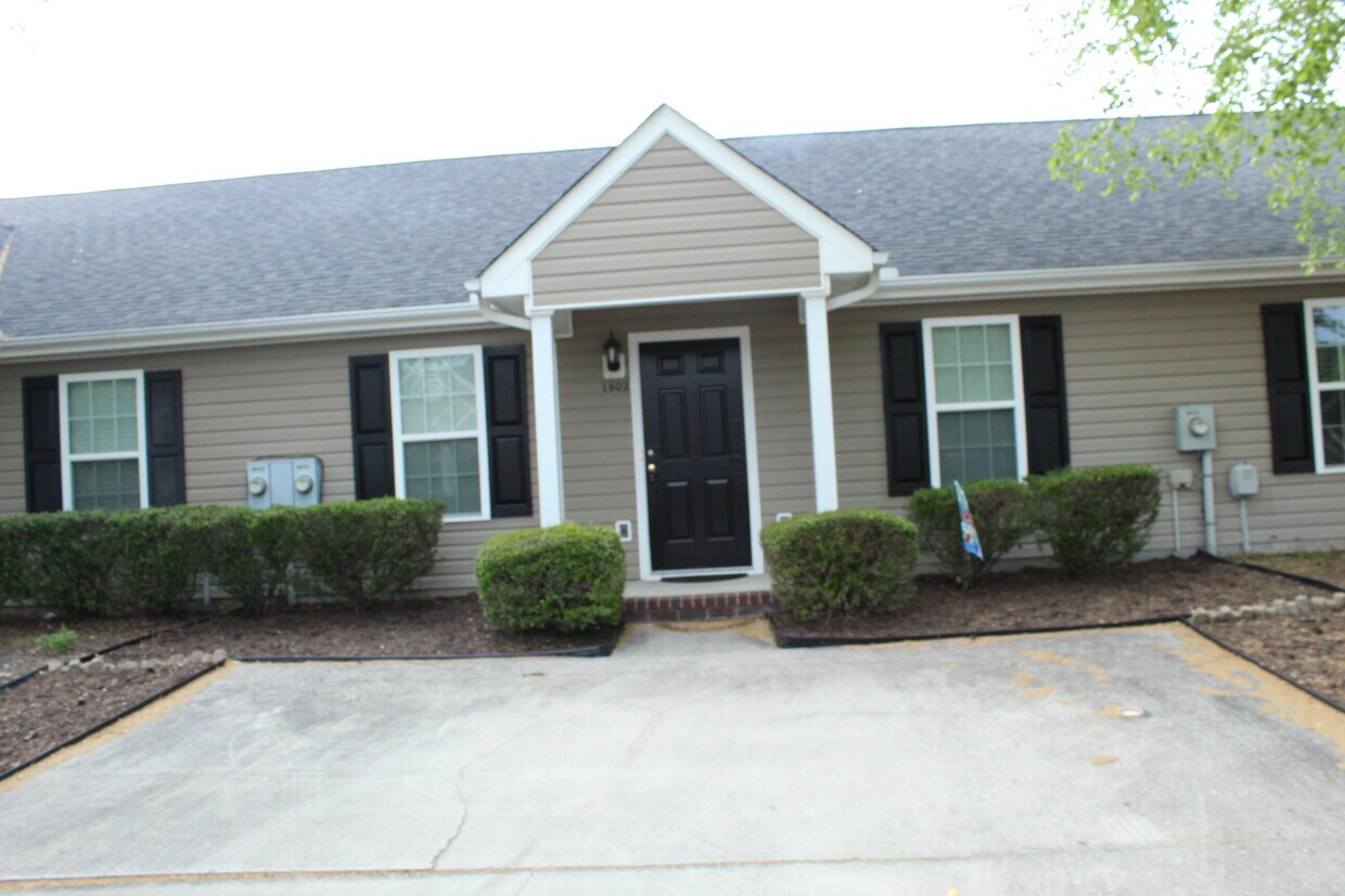 Foto principal - 1802 Honeysuckle Way