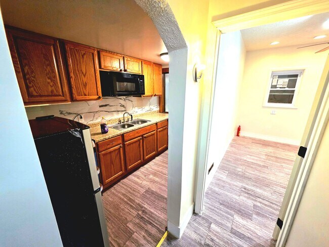 Foto del edificio - 2229 Brewerton Rd