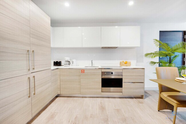 Foto del edificio - 777 N Ocean Dr