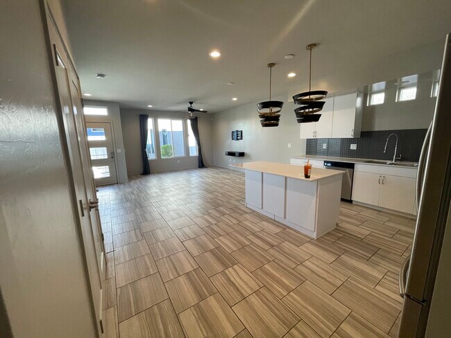 Building Photo - 801 E Park Modern Dr