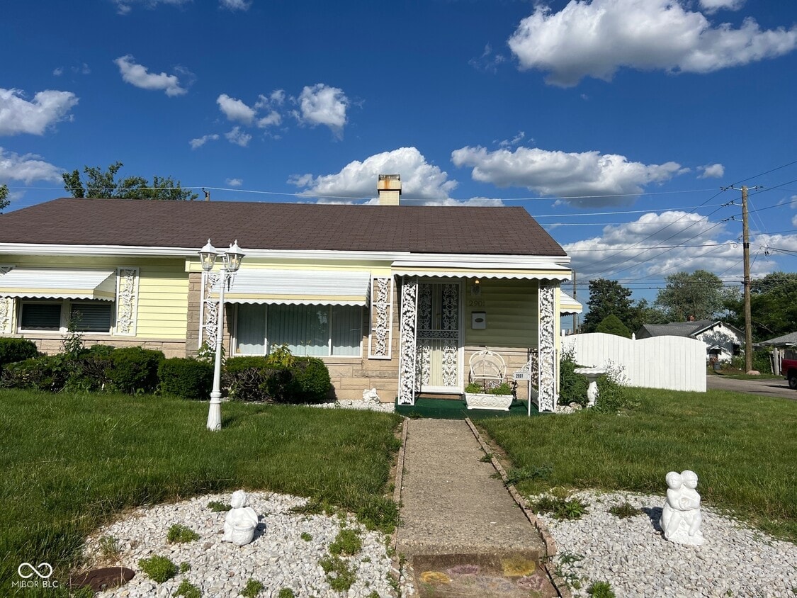 Primary Photo - 2901 Sangster Ave