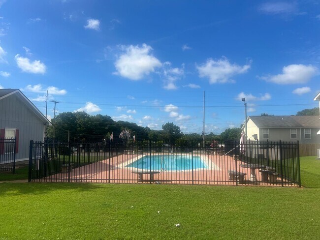 Foto del edificio - 102 Commons Dr