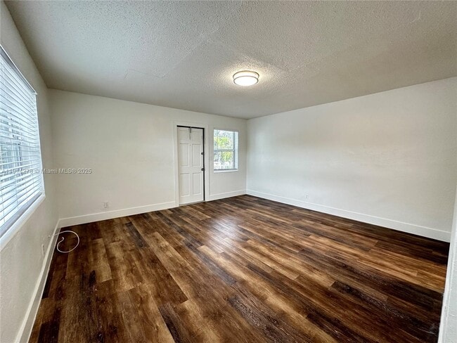 Building Photo - 1821 Thomas St