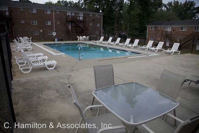 Building Photo - 2 br, 1 bath Apartment - 195 Sycamore Dr #B9