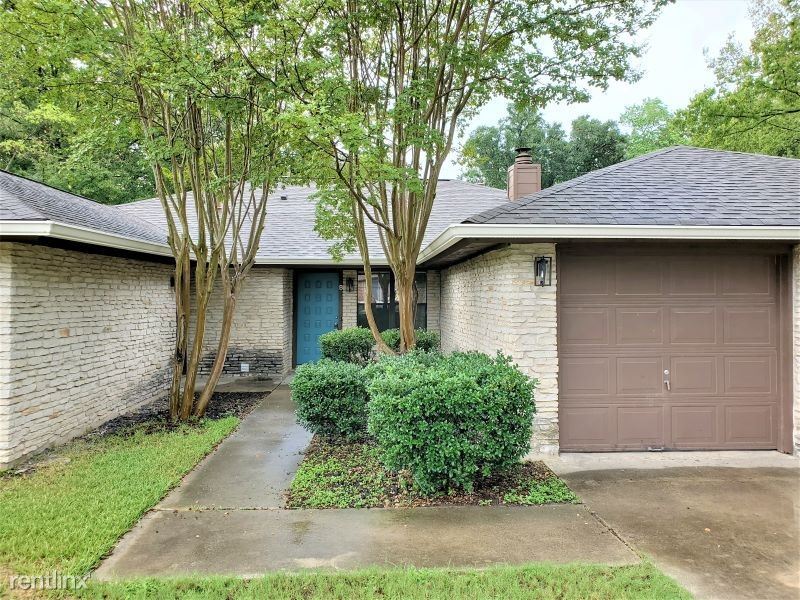 Primary Photo - 1005 Westwood Dr