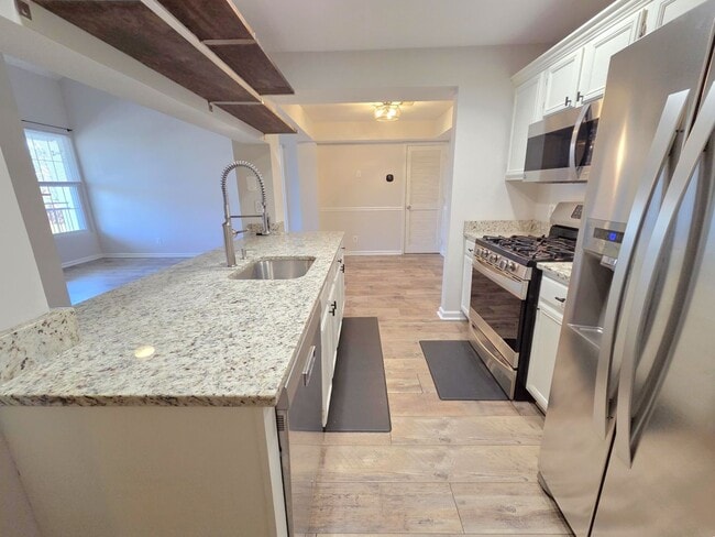 Building Photo - Stylish 3 Bed 3 Bath Condo With Large Balcony in Desired Riverbend at Cascades - Water Included