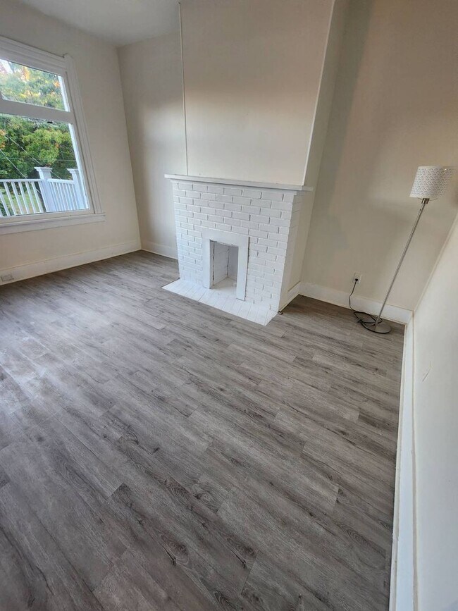 Building Photo - 2186 E 89th St