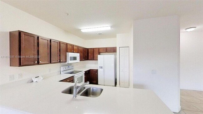 Foto del edificio - 230 NW 109th Ave