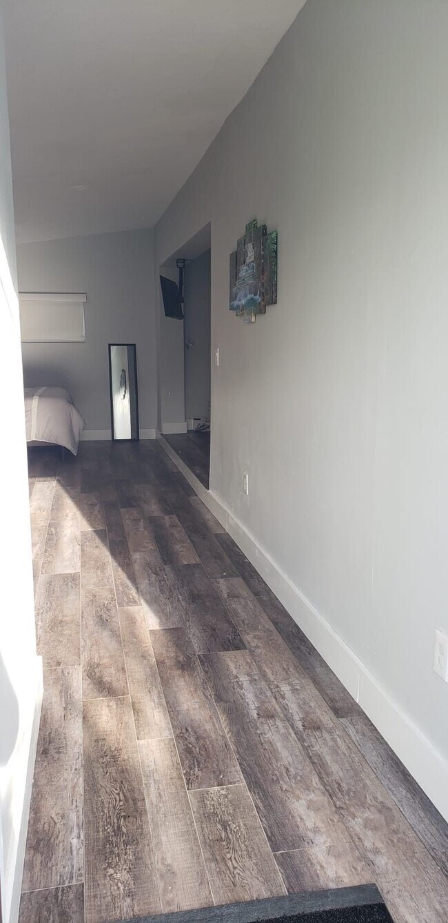 Building Photo - 835 NE 178th Ter