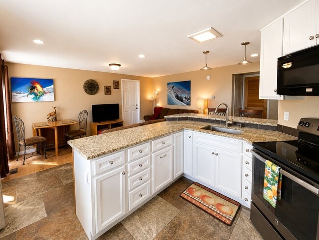 Building Photo - 6508 S Canyon Cove Dr