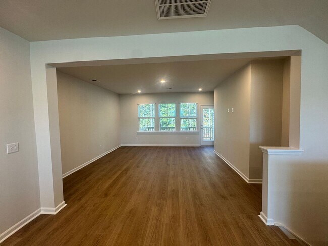 Building Photo - Be the first to live in this brand-new construction townhome!