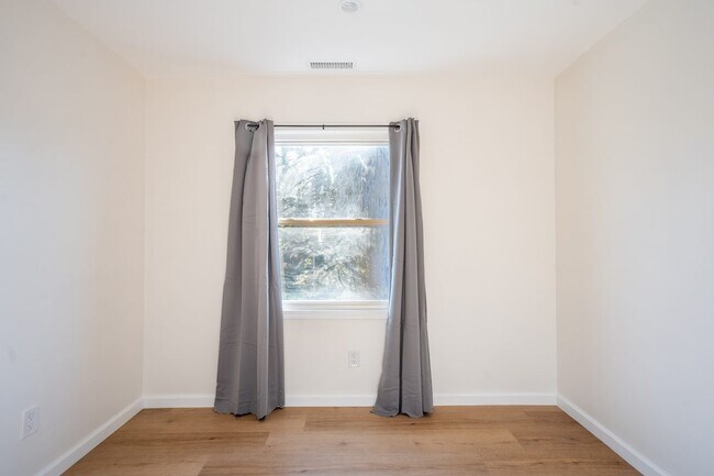 Foto del edificio - Queen room D in a Newly Added Home in Oak