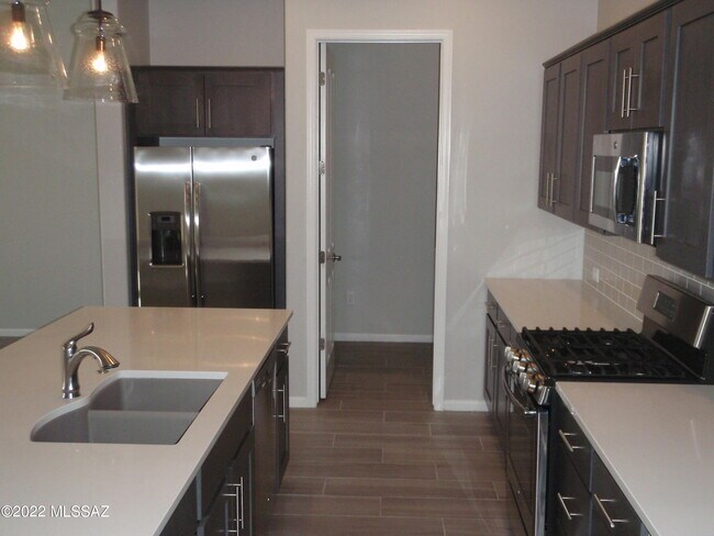Foto del edificio - 61123 E Flint Dr