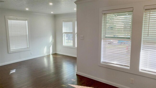 Foto del edificio - 803 W 16th St