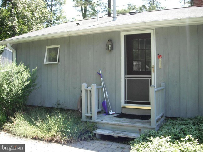 Building Photo - 13 Minnietown Ln