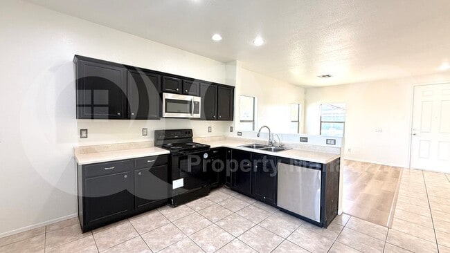 Foto del edificio - 25650 W Burgess Ln