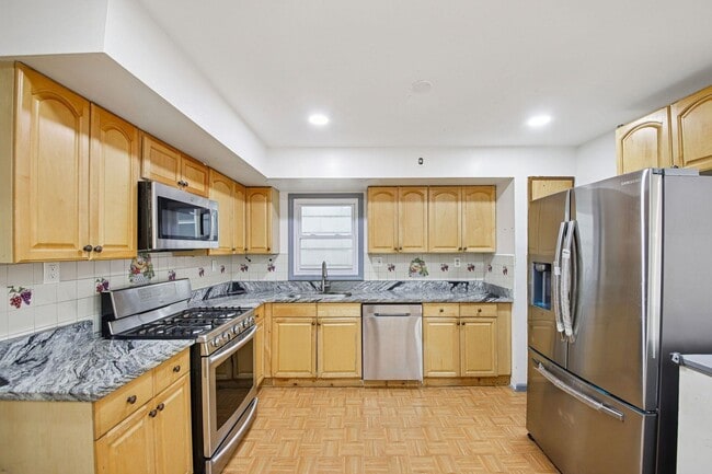 Building Photo - 13 CARLTON Ave