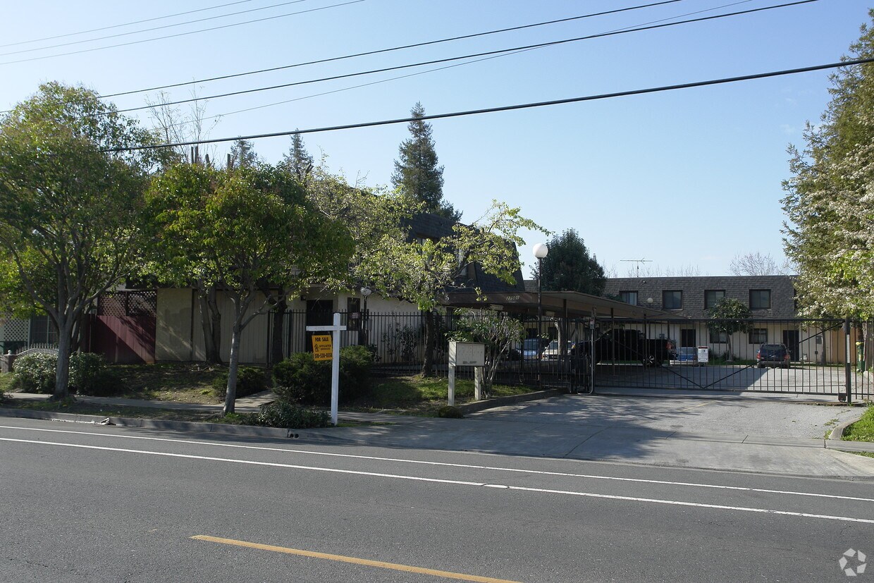 Primary Photo - 27501 Huntwood Ave