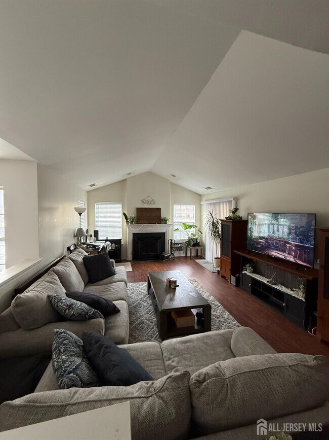 Foto del edificio - 333 Bowler Ct