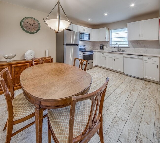 Foto del edificio - 301 S Lakeside Dr