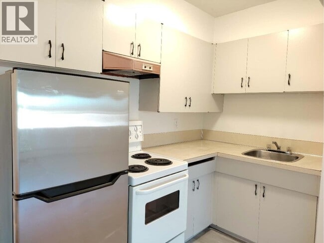 Photo du bâtiment - 6709 Sussex Ave