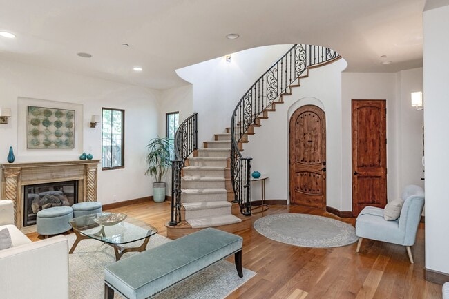 Building Photo - Elegant Mediterranean Home in Prime Menlo ...