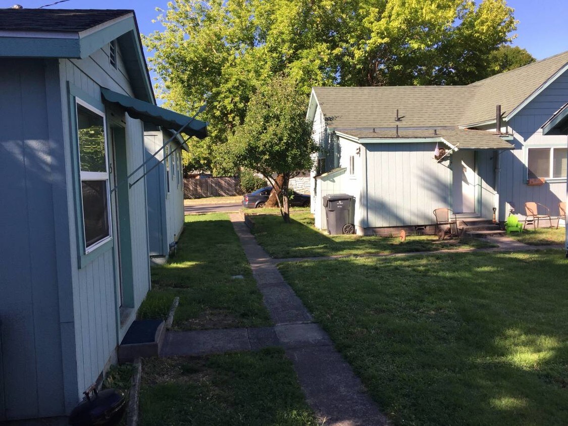 400 SE I St, Grants Pass, OR 97526 Apartments in Grants Pass, OR