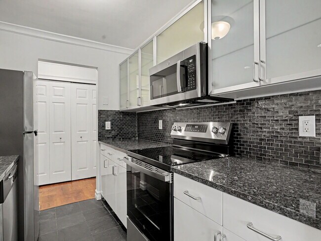Building Photo - 180 Glenbrook Rd