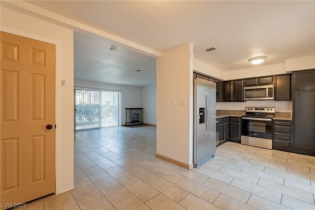 Building Photo - 544 Oakbrook Ln