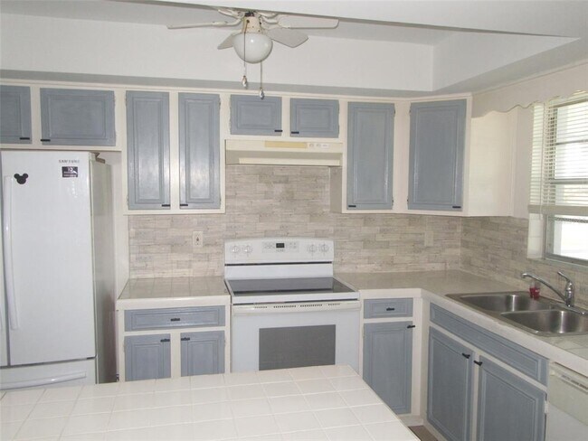 Foto del edificio - 64 Annapolis Ln