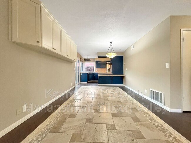 Foto del edificio - 6405 Felder Dr