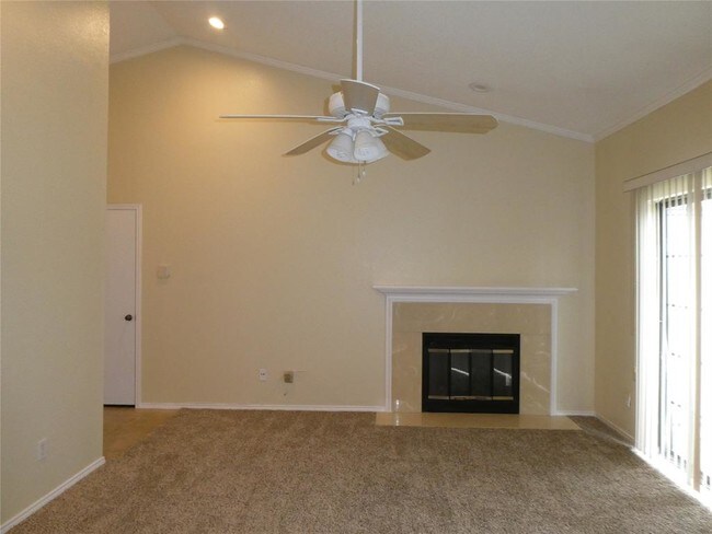 Building Photo - 2700 Silver Creek Dr