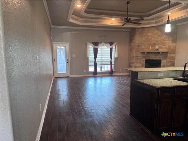 Foto del edificio - 2033 Catkins Ln
