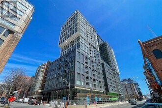 Building Photo - 158 Front St E