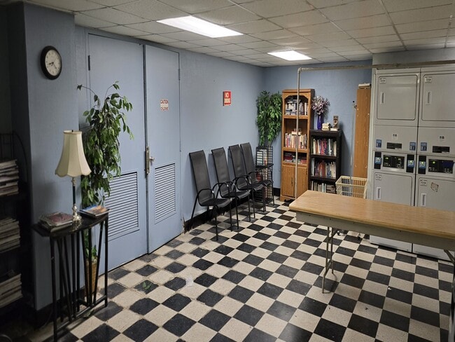 Foto del edificio - 1271 Poplar Ave