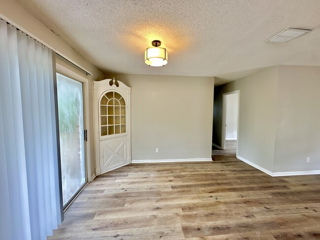 Building Photo - 2600 Deborah Dr