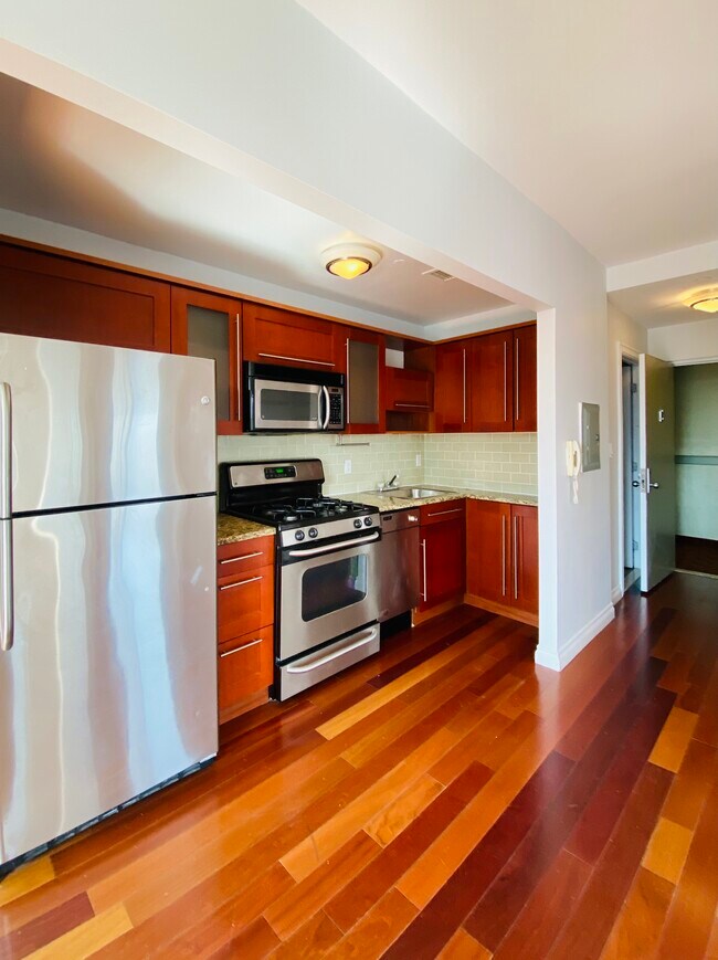 Kitchen - 3085 Vernon Blvd