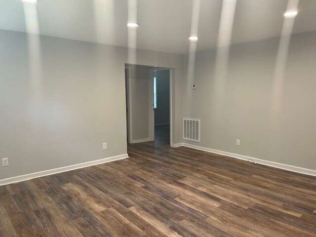 Foto del edificio - 1225 E Jefferson St
