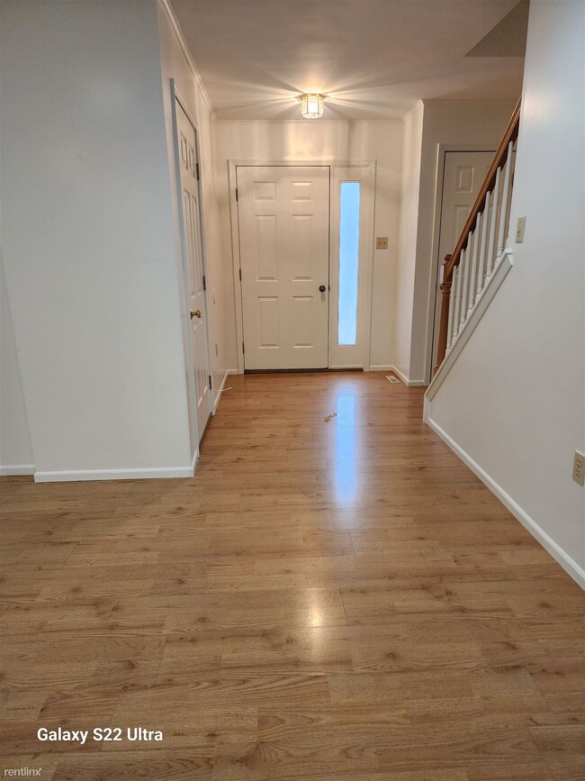 Building Photo - 3 br, 2.5 bath Townhome - 1585 Pinewind Drive