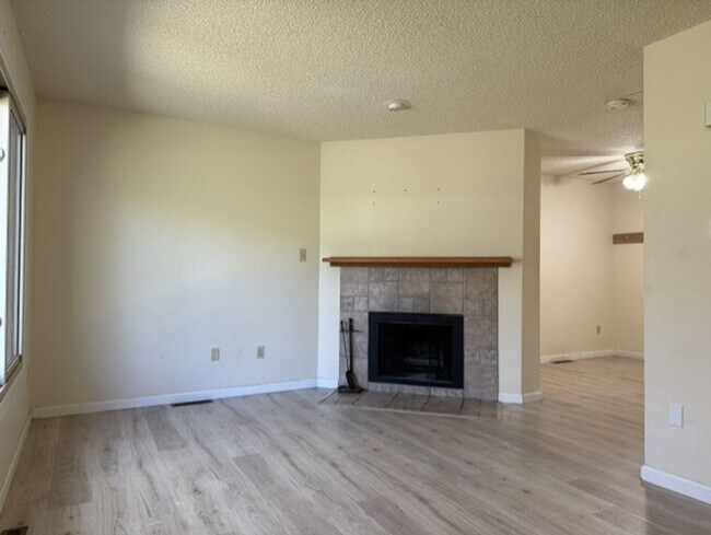 Foto del edificio - House For Lease