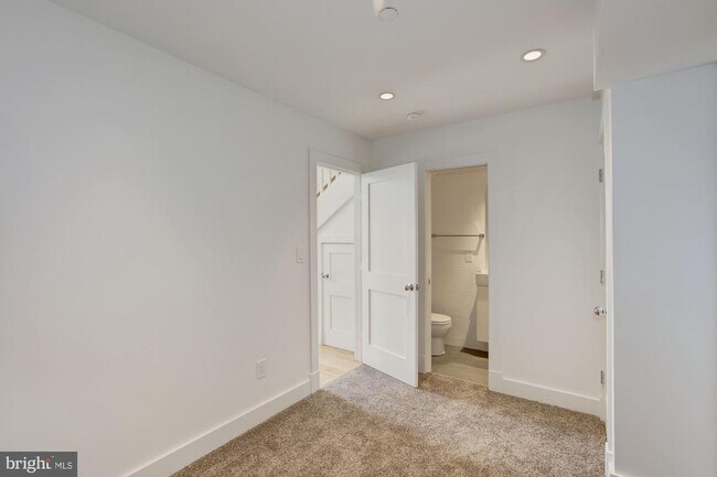 Foto del edificio - 215 Upshur St NW