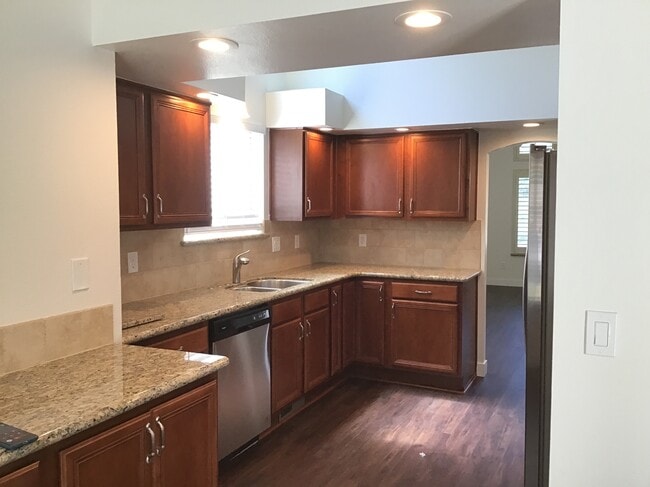 Building Photo - 2244 Stone View Dr