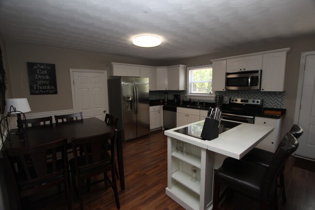 Foto del edificio - 2312 Red Tide Rd