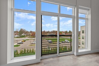 Building Photo - The Ave