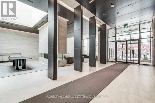 Photo du bâtiment - 2221-2221 Yonge St