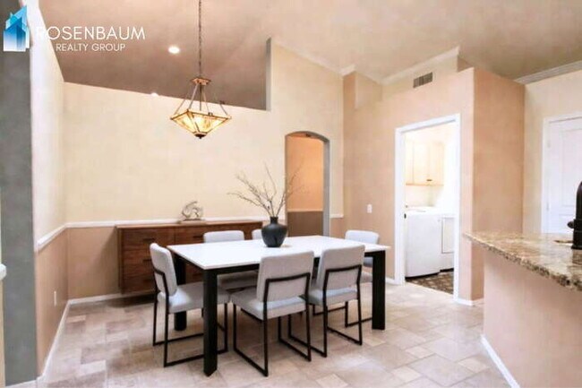 Building Photo - 4861 S Vista Pl