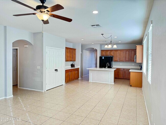 Building Photo - 1376 E Mia Ln